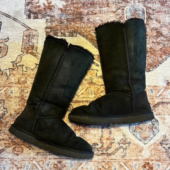 Ugg Classic Tall Three Button Boot W9 - Picture 3 of 6